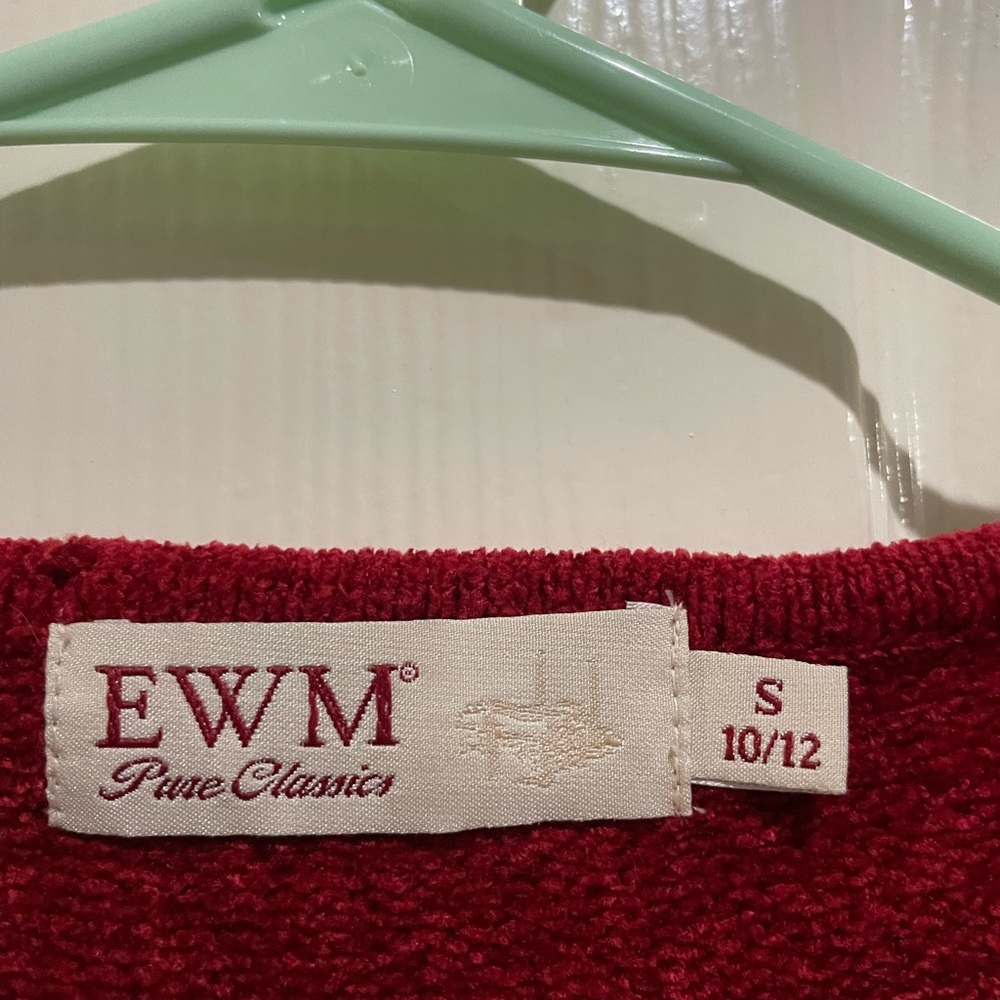 Red sweater - Picture 3 of 3